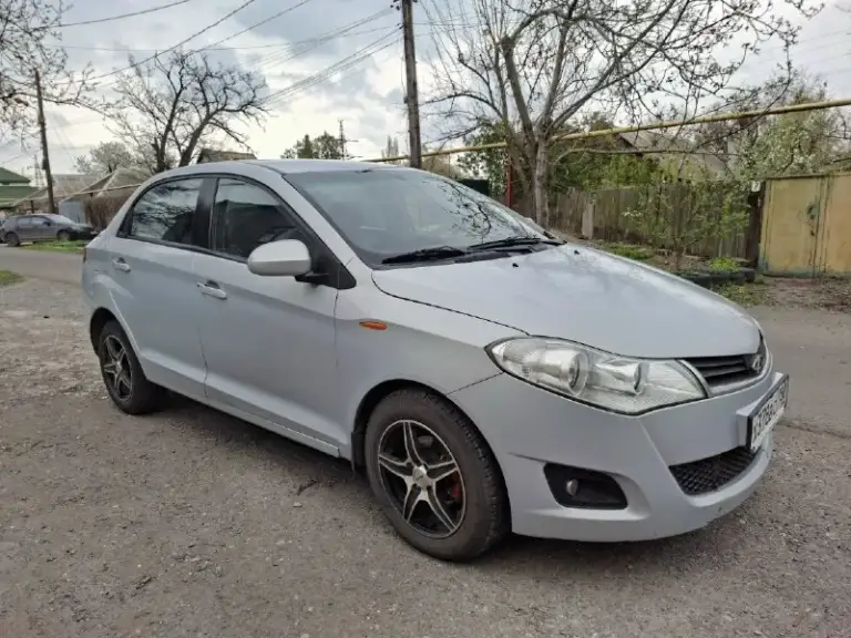 Продается автомобиль chery bonus a13 (2011 года выпуска, пробег оригинальный - 179 000 км) я хозяин автомобиля, во владении 2 года. Автомобиль в хорошей комплектации: есть кондиционер, подогрев передних сидений, бортовой компьютер, электростеклоподъёмники, гур, abs, электро регулировка зеркал сам автомобиль в хорошем состоянии - двигатель полностью обслужен, работает отлично - кпп включает без проблем - по ходовой все в порядке, ничего не гремит и не стучит - днище целое, без дыр, в хорошем состоянии - по электрике все исправно работает - нет никаких ошибок по системе - новая летняя резина - неплохая музыка - все расходники заменены - лобовое и другие стека заводские - ухоженный салон - печка греет на отлично - в дтп не участвовала - по документам все впорядке, на вас на учет станет без проблем по машине было многое сделано: стоит новое сцепление, передние амортизаторы, радиатор охлаждения, радиатор печки и многое другое, дополнительное расскажу по телефону. Обращаться п
📞 Звоните: +7(949)3033139 - фотография - 6