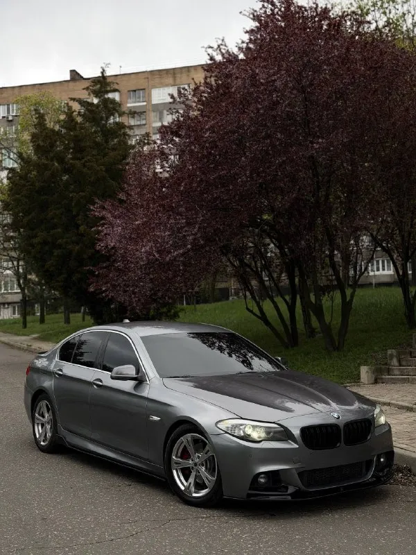 Bmw 5 серия f10 2011 год!
Автомобиль в достойном состоянии
Двигатель 3.0 бензин — работает ровно и стабильно, без нареканий: не дымит, масло не расходует, уверенная динамика.
— Без нареканий
Ходовая — мячик, без лишних звуков
💎 Салон в хорошем состоянии:
Богатая комплектация.
🚘 В м-пакете
📍 Осмотр: донецк
🔄 Возможен обмен
💳 Возможна продажа в кредит
💰 Цена: 1 450 000 (торг быстрым)
☎️ +7 949 453-80-40
☎️ +7 949 742-53-98
📞 Звоните: +7(949)4538040 - фотография - 1