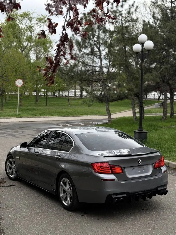 Bmw 5 серия f10 2011 год!
Автомобиль в достойном состоянии
Двигатель 3.0 бензин — работает ровно и стабильно, без нареканий: не дымит, масло не расходует, уверенная динамика.
— Без нареканий
Ходовая — мячик, без лишних звуков
💎 Салон в хорошем состоянии:
Богатая комплектация.
🚘 В м-пакете
📍 Осмотр: донецк
🔄 Возможен обмен
💳 Возможна продажа в кредит
💰 Цена: 1 450 000 (торг быстрым)
☎️ +7 949 453-80-40
☎️ +7 949 742-53-98
📞 Звоните: +7(949)4538040 - фотография - 3