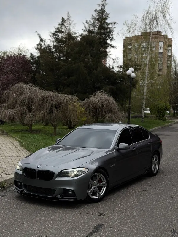 Bmw 5 серия f10 2011 год!
Автомобиль в достойном состоянии
Двигатель 3.0 бензин — работает ровно и стабильно, без нареканий: не дымит, масло не расходует, уверенная динамика.
— Без нареканий
Ходовая — мячик, без лишних звуков
💎 Салон в хорошем состоянии:
Богатая комплектация.
🚘 В м-пакете
📍 Осмотр: донецк
🔄 Возможен обмен
💳 Возможна продажа в кредит
💰 Цена: 1 450 000 (торг быстрым)
☎️ +7 949 453-80-40
☎️ +7 949 742-53-98
📞 Звоните: +7(949)4538040 - фотография - 4