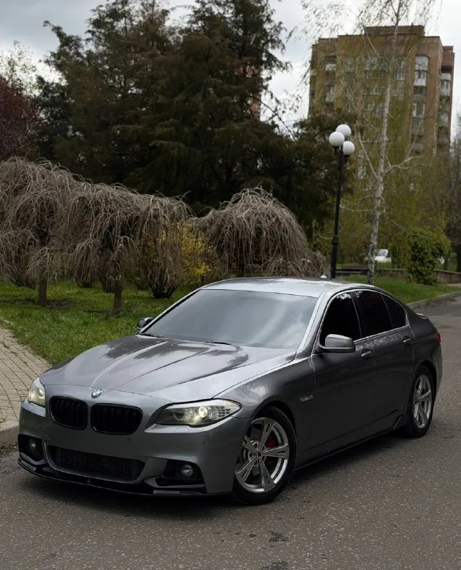Bmw 5 серия f10 2011 год!
Автомобиль в достойном состоянии
Двигатель 3.0 бензин — работает ровно и стабильно, без нареканий: не дымит, масло не расходует, уверенная динамика.
— Без нареканий
Ходовая — мячик, без лишних звуков
💎 Салон в хорошем состоянии:
Богатая комплектация.
🚘 В м-пакете
📍 Осмотр: донецк
🔄 Возможен обмен
💳 Возможна продажа в кредит
💰 Цена: 1 450 000 (торг быстрым)
☎️ +7 949 453-80-40
☎️ +7 949 742-53-98
📞 Звоните: +7(949)4538040 - фотография - 5