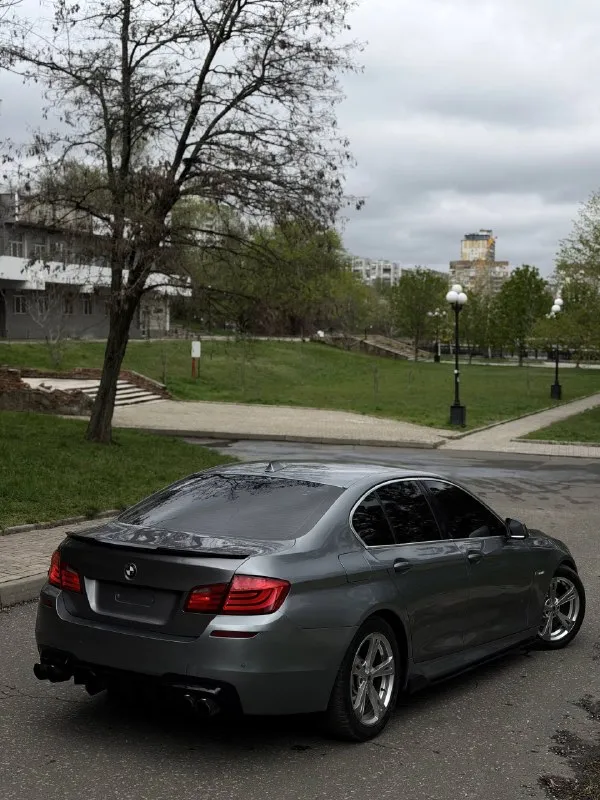 Bmw 5 серия f10 2011 год!
Автомобиль в достойном состоянии
Двигатель 3.0 бензин — работает ровно и стабильно, без нареканий: не дымит, масло не расходует, уверенная динамика.
— Без нареканий
Ходовая — мячик, без лишних звуков
💎 Салон в хорошем состоянии:
Богатая комплектация.
🚘 В м-пакете
📍 Осмотр: донецк
🔄 Возможен обмен
💳 Возможна продажа в кредит
💰 Цена: 1 450 000 (торг быстрым)
☎️ +7 949 453-80-40
☎️ +7 949 742-53-98
📞 Звоните: +7(949)4538040 - фотография - 6