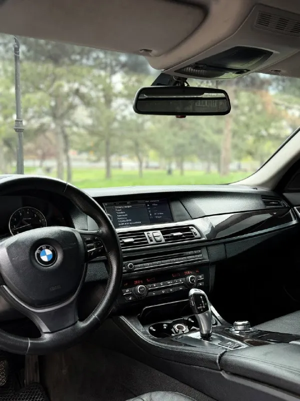 Bmw 5 серия f10 2011 год!
Автомобиль в достойном состоянии
Двигатель 3.0 бензин — работает ровно и стабильно, без нареканий: не дымит, масло не расходует, уверенная динамика.
— Без нареканий
Ходовая — мячик, без лишних звуков
💎 Салон в хорошем состоянии:
Богатая комплектация.
🚘 В м-пакете
📍 Осмотр: донецк
🔄 Возможен обмен
💳 Возможна продажа в кредит
💰 Цена: 1 450 000 (торг быстрым)
☎️ +7 949 453-80-40
☎️ +7 949 742-53-98
📞 Звоните: +7(949)4538040 - фотография - 9