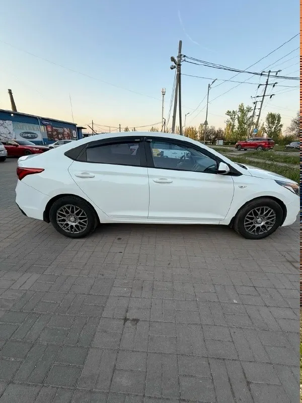 Hyundai solaris 2, 1.6 at, 2017 г. В. Учет 180 регион, заводской окрас hyundai солярис оригинал птс. 2 собственника. Пробег 190 тыс. Км. Автомобиль в заводском окрасе! Кондиционер, бортовой компьютер, управление мультимедиа на руле, подогрев всех сидений, подогрев руля, электрорегулировка зеркал, 4 электростеклоподьемника, центральный замок, датчик дождя, датчик света. Ходовая часть полностью обслужена, ничего не гремит, не стучит и т. Д. Двигатель, акпп работает без нареканий. Бережная безаварийная эксплуатация. Автомобиль в прекрасном состоянии, как внешне, так и технически! Цена 1.140.000 торг присутствует +79493464203
📞 Звоните: +7(949)3464203 - фотография - 3