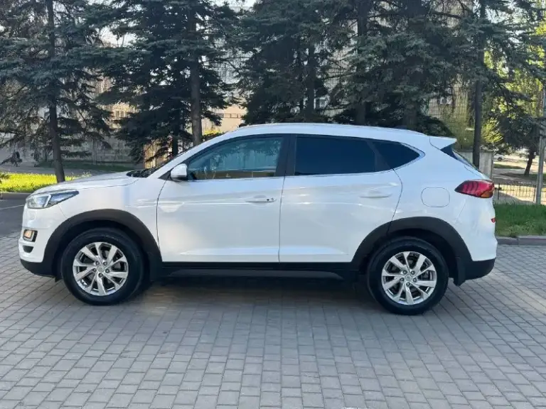 Hyundai tucson рестайлинг
Год выпуска 2019
Двигатель 2.0 бензин
Коробка автомат
Пробег 121 тыс. Км
Автомобиль официал в отличном состоянии,
Кузов без дтп весь в заводском окрасе,
Весь обслужен вложения не какого не требует !
Хорошая комплектация,
Бесключевой доступ,
(Start-stop),
Климат-контроль,
Круиз-контроль,
Датчики света и дождя,
Подогрев руля,
Подогревы сидений,
Парктрони,
Carplay,
Камера заднего вида,
И многое другое.
С документами полный порядок,
Продажа с полным переоформлением в мрэо
Г. Донецк
Цена 1.980 тыс. ₽
Звоните остальное по
+79495210905
📲 Tg: r. B
📞 Звоните: +7(949)5210905 - фотография - 2