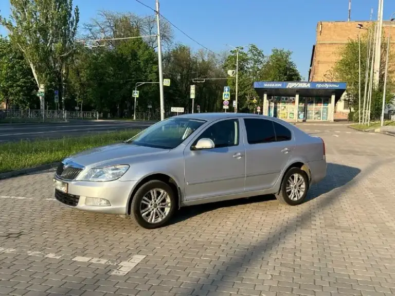 Продам skoda octavia a5 рестайлинг, 1.8 автомат, 2009 г. Родной пробег 203.000 по технике авто на уверенном ходу, состояние сел поехал, все светится и работает, двигатель работает ровно и без лишних звуков, масло не потребляет, коробка листает отлично, не бьет и не воет, ходовка отличная, дорогу держит на твердую пятерку, из последнего были заменены маслоотделитель, задний сальник коленвала, масло в двигателе, фильтра, резина новая лето на 16 литых дисках, по кузову вопросов также нет. Комплектация на комбинированном салоне кожа и алькантара, мультируль, датчик дождя, света, круиз контроль, двухзонный климат контроль, подогрев передних сидений, штатная акустика 12 динамиков. Цена 870.000 рублей. Номер для связи +79493661856
📞 Звоните: +7(949)3661856 - фотография - 1