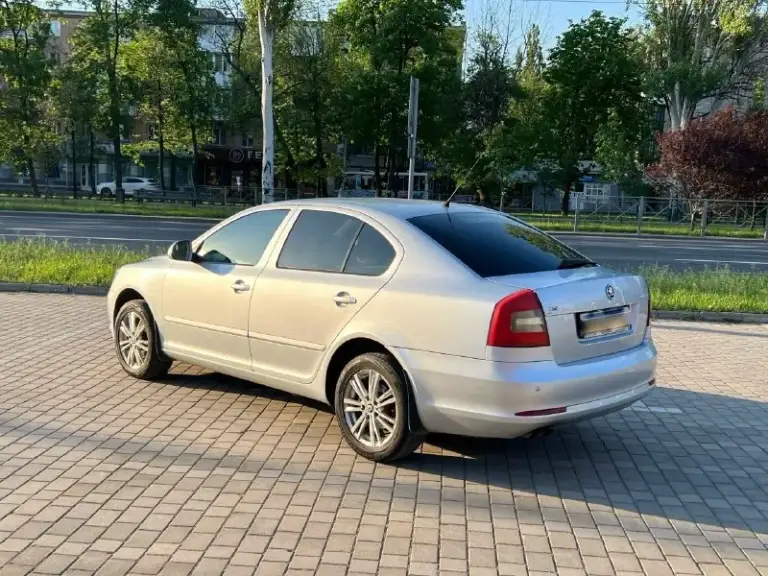Продам skoda octavia a5 рестайлинг, 1.8 автомат, 2009 г. Родной пробег 203.000 по технике авто на уверенном ходу, состояние сел поехал, все светится и работает, двигатель работает ровно и без лишних звуков, масло не потребляет, коробка листает отлично, не бьет и не воет, ходовка отличная, дорогу держит на твердую пятерку, из последнего были заменены маслоотделитель, задний сальник коленвала, масло в двигателе, фильтра, резина новая лето на 16 литых дисках, по кузову вопросов также нет. Комплектация на комбинированном салоне кожа и алькантара, мультируль, датчик дождя, света, круиз контроль, двухзонный климат контроль, подогрев передних сидений, штатная акустика 12 динамиков. Цена 870.000 рублей. Номер для связи +79493661856
📞 Звоните: +7(949)3661856 - фотография - 2