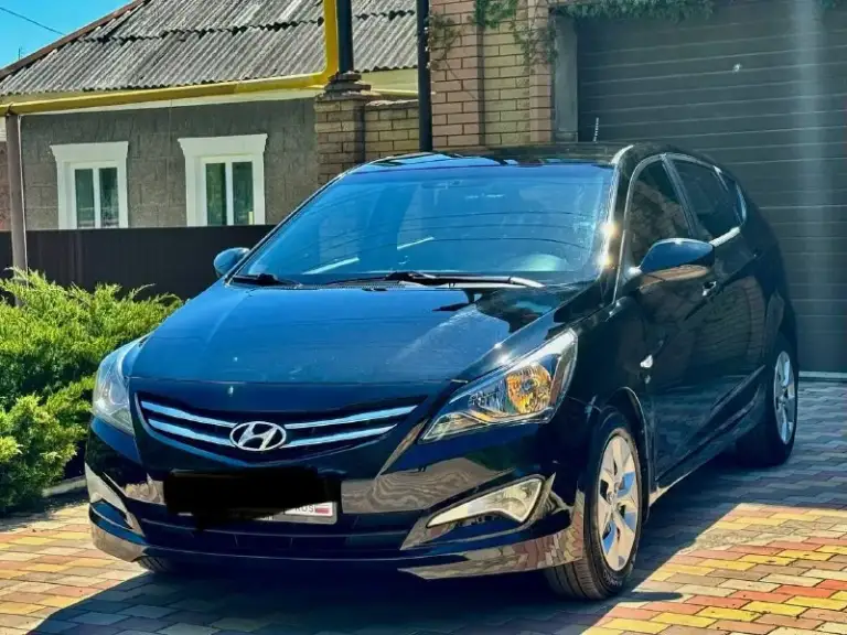 Продам hyundai solaris хэтчбек 2016 г объем двигателя 1.6 коробка автомат с пробегом 157 000 км машина не битая некрашеная с максимальной комплектации кондиционер подогрев сидений передняя заднего стекла четыре стеклоподъемника электро зеркала задний патронник двигатель ходовая все в отличном состоянии полностью вся обслуживан ная машина цена 1 150 000 руб. Телефон +7 949 508 96 15 - фотография - 3