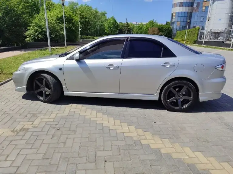 Mazda 6 gg 2004 г. В. Мотор 2.0, 147л/с, на машину денег не жалел. Едет отлично, не дымит, масло от замены до замены доливать не надо. Пробег 214.000 коробка механика 5 ст. , работает отлично. Кузов для своих лет в отличном состоянии, все обработано, без шпаклёвки! Произведена замена цепи месяц назад. В авто есть: круиз контроль, 4 авто эл. Подъемника, гур, abs, стабилизация, эл. Зеркала, климат контроль, подогревы сидений, новые led туманки (свет отличный), установлена хорошая музыка и сабвуфер, все работает! Салон в хорошем состоянии. 18е диски vossen новые без сколов на новой резине + дополнительный комплект родных дисков (титаны) на зимней резине (проехала 1 сезон), 2 комплекта ключей, авто сел и уехал! Учет рф, автомобиль выделяется в потоке. Цена : 650.000₽, донецк +79493373805
📞 Звоните: +7(949)3373805 - фотография - 4