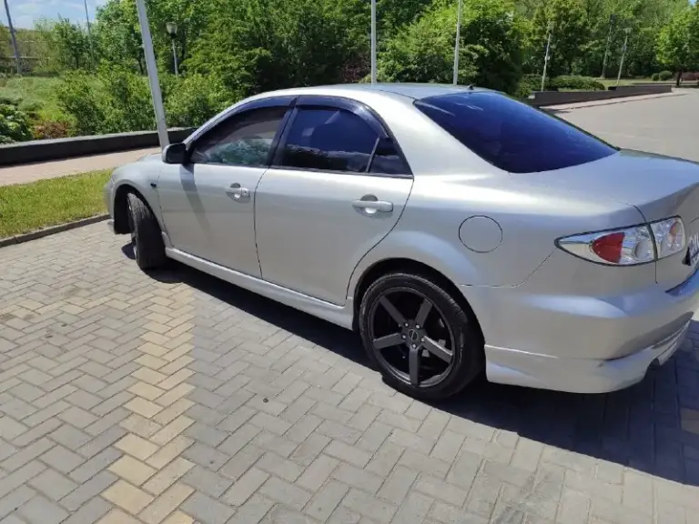 Mazda 6 gg 2004 г. В. Мотор 2.0, 147л/с, на машину денег не жалел. Едет отлично, не дымит, масло от замены до замены доливать не надо. Пробег 214.000 коробка механика 5 ст. , работает отлично. Кузов для своих лет в отличном состоянии, все обработано, без шпаклёвки! Произведена замена цепи месяц назад. В авто есть: круиз контроль, 4 авто эл. Подъемника, гур, abs, стабилизация, эл. Зеркала, климат контроль, подогревы сидений, новые led туманки (свет отличный), установлена хорошая музыка и сабвуфер, все работает! Салон в хорошем состоянии. 18е диски vossen новые без сколов на новой резине + дополнительный комплект родных дисков (титаны) на зимней резине (проехала 1 сезон), 2 комплекта ключей, авто сел и уехал! Учет рф, автомобиль выделяется в потоке. Цена : 650.000₽, донецк +79493373805
📞 Звоните: +7(949)3373805 - фотография - 5