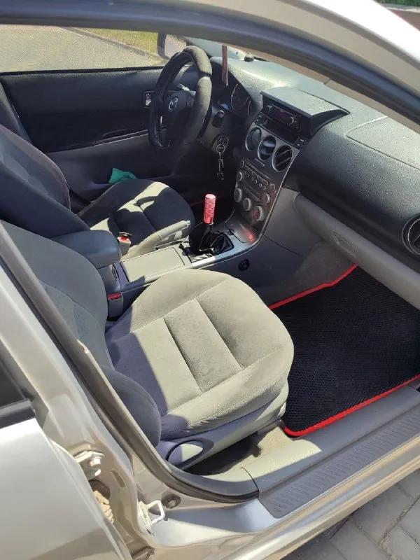 Mazda 6 gg 2004 г. В. Мотор 2.0, 147л/с, на машину денег не жалел. Едет отлично, не дымит, масло от замены до замены доливать не надо. Пробег 214.000 коробка механика 5 ст. , работает отлично. Кузов для своих лет в отличном состоянии, все обработано, без шпаклёвки! Произведена замена цепи месяц назад. В авто есть: круиз контроль, 4 авто эл. Подъемника, гур, abs, стабилизация, эл. Зеркала, климат контроль, подогревы сидений, новые led туманки (свет отличный), установлена хорошая музыка и сабвуфер, все работает! Салон в хорошем состоянии. 18е диски vossen новые без сколов на новой резине + дополнительный комплект родных дисков (титаны) на зимней резине (проехала 1 сезон), 2 комплекта ключей, авто сел и уехал! Учет рф, автомобиль выделяется в потоке. Цена : 650.000₽, донецк +79493373805
📞 Звоните: +7(949)3373805 - фотография - 8