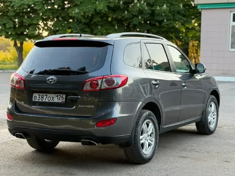 Hyundai santa fe
Год выпуска: 2011
Двигатель: бензин 2.4
Коробка: механика 6-ст
Пробег: 188.000км
✅2 Владельца за все время
✅Птс оригинал
✅Без дтп
✅Родной окрас за исключением одной детали (заднее левое крыло) косметический окрас была притертость не дтп!!!
✅Все стекла родные включая лобовое стекло
✅Салон на лакированном красивом дереве
✅Климат контроль 2-х зон
✅Подогрев сидений 2 режима
✅Мультируль
✅Штатная акустика с магнитолой
✅Обогрев лобового стекла
✅4 Эл стеклоподъемника
✅Эл регулировка зеркал
✅Птф
✅Новая зима на дисках 17 радиуса
✅2 Комплекта ключей с сигнализацией
✅Сервисные книжки
Автомобиль в идеальнейшем состоянии для своих лет, родной окрас за исключением заднего левого крыла(был косметический окрас)не дтп!!! Коробка 6-ст переключает отлично не выбивает не разболтана! Подвеска вся обслужена от а до я ничего делать не нужно! Расход 7-8л! Авто в редчайшем состоянии с южного края ставрополь где климат очень хороший!
Цена 1.155.000 рублей
Торг у капота реальному кл
📞 Звоните: +7(949)5205833 - фотография - 3