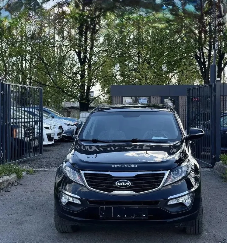 Продам kia sportage 3
2011Г.
Двигатель 2л бензин
Коробка автомат aisin
Полный привод 4х4
Пробег 160 тыс. Км. (родной)
1 Собственник
Заводской окрас

Автомобиль в отличном состоянии.
Кузов в заводском окрасе, без дефектов и ржавчины. Вид имеет шикарный.
Двигатель, коробка, техника, электрика все работает отлично, без вложений и проблем.

Топовая комплектация: полный электро-стеклопакет, подушки безопасности, двух зонный климат контроль, сигнализация, дорогая андройд мультимедиа, сабвуфер, подогрев дворников, заднего стекла, заркал, руля, передних и задних сидений, электро регулировка и складывание зеркал, и прочие нужные элементы современного автомобиля.

Отличные шины r17, на штатных литых дисках.
Цена 1 420 000 руб. Торг
Тел. +79493149054
📞 🇷🇺 Звоните: +79493149054 - фотография - 2
