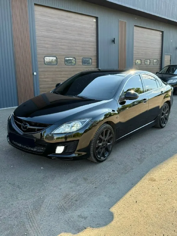 ❗️Продам mazda gh sport 2008г цена 950 000₽ торг у капота ☎+79496767247 (телеграмм) двигатель 2.0 (147л. С) коробка механика 6-и ступка пробег 247 000км машина в отличном состоянии как технически так и кузов. Комплектация sport: комбинированная обивка салона, аудиосистема bose, мульти руль, доработанная адаптивная оптика bi-led afs, климат-контроль, электропривод боковых зеркал с подогревом, подогрев сидений, электростеклоподъёмники с доводчиками, легкосплавные диски размером 18 дюймов на новой летней резине, раздвоеный выхлоп, cистема контроля давления в шинах, парктроники, датчики дождя и света. Рассмотрю варианты обмена❗️ документы готовы к переоформлению. 📍машина находится в г. Амвросиевка
📞 Звоните: +7(949)6767247 - фотография - 5