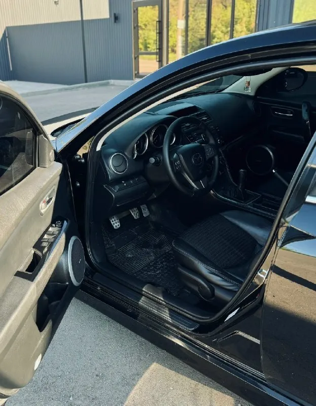 ❗️Продам mazda gh sport 2008г цена 950 000₽ торг у капота ☎+79496767247 (телеграмм) двигатель 2.0 (147л. С) коробка механика 6-и ступка пробег 247 000км машина в отличном состоянии как технически так и кузов. Комплектация sport: комбинированная обивка салона, аудиосистема bose, мульти руль, доработанная адаптивная оптика bi-led afs, климат-контроль, электропривод боковых зеркал с подогревом, подогрев сидений, электростеклоподъёмники с доводчиками, легкосплавные диски размером 18 дюймов на новой летней резине, раздвоеный выхлоп, cистема контроля давления в шинах, парктроники, датчики дождя и света. Рассмотрю варианты обмена❗️ документы готовы к переоформлению. 📍машина находится в г. Амвросиевка
📞 Звоните: +7(949)6767247 - фотография - 6