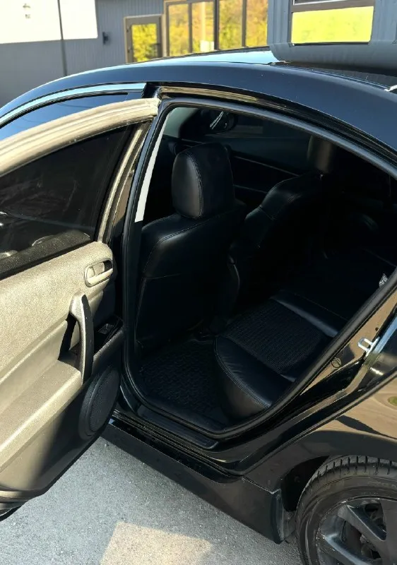 ❗️Продам mazda gh sport 2008г цена 950 000₽ торг у капота ☎+79496767247 (телеграмм) двигатель 2.0 (147л. С) коробка механика 6-и ступка пробег 247 000км машина в отличном состоянии как технически так и кузов. Комплектация sport: комбинированная обивка салона, аудиосистема bose, мульти руль, доработанная адаптивная оптика bi-led afs, климат-контроль, электропривод боковых зеркал с подогревом, подогрев сидений, электростеклоподъёмники с доводчиками, легкосплавные диски размером 18 дюймов на новой летней резине, раздвоеный выхлоп, cистема контроля давления в шинах, парктроники, датчики дождя и света. Рассмотрю варианты обмена❗️ документы готовы к переоформлению. 📍машина находится в г. Амвросиевка
📞 Звоните: +7(949)6767247 - фотография - 7