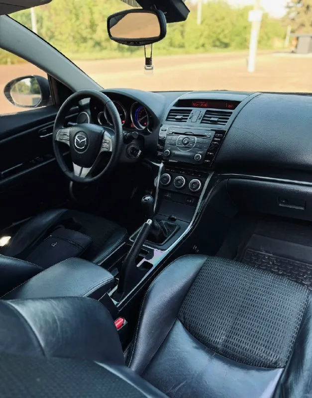 ❗️Продам mazda gh sport 2008г цена 950 000₽ торг у капота ☎+79496767247 (телеграмм) двигатель 2.0 (147л. С) коробка механика 6-и ступка пробег 247 000км машина в отличном состоянии как технически так и кузов. Комплектация sport: комбинированная обивка салона, аудиосистема bose, мульти руль, доработанная адаптивная оптика bi-led afs, климат-контроль, электропривод боковых зеркал с подогревом, подогрев сидений, электростеклоподъёмники с доводчиками, легкосплавные диски размером 18 дюймов на новой летней резине, раздвоеный выхлоп, cистема контроля давления в шинах, парктроники, датчики дождя и света. Рассмотрю варианты обмена❗️ документы готовы к переоформлению. 📍машина находится в г. Амвросиевка
📞 Звоните: +7(949)6767247 - фотография - 8