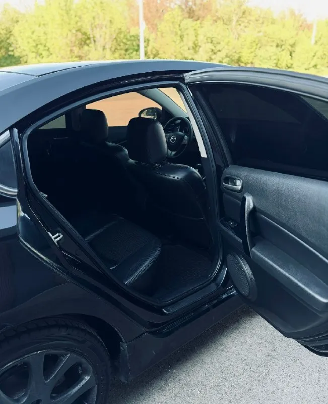 ❗️Продам mazda gh sport 2008г цена 950 000₽ торг у капота ☎+79496767247 (телеграмм) двигатель 2.0 (147л. С) коробка механика 6-и ступка пробег 247 000км машина в отличном состоянии как технически так и кузов. Комплектация sport: комбинированная обивка салона, аудиосистема bose, мульти руль, доработанная адаптивная оптика bi-led afs, климат-контроль, электропривод боковых зеркал с подогревом, подогрев сидений, электростеклоподъёмники с доводчиками, легкосплавные диски размером 18 дюймов на новой летней резине, раздвоеный выхлоп, cистема контроля давления в шинах, парктроники, датчики дождя и света. Рассмотрю варианты обмена❗️ документы готовы к переоформлению. 📍машина находится в г. Амвросиевка
📞 Звоните: +7(949)6767247 - фотография - 9