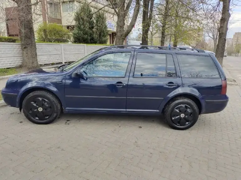 Продаю volkswagen golf4 универсал, 2000 года выпуска, механика.
Цена 400000 руб.
Производство германия, на учет рф ставили в 2024 году. Второй хозяин.
Все документы в порядке.
Движок контрактный, ставил в декабре 2025 г. 150 тыс. Пробега (документы на него в наличии) 1.6 л, 16-клапанный, 105 л. С. Работает тихо, ничего не стучит, не гремит, не троит, масло не жрет.
Подвеска перебрана, мягкая, сбитая.
Лкп - возрастные косяки, на фото видно.
Музыка заменена вся.
Два комплекта резины (летняя yokohama - 1 сезон и зимняя липучка continental - 2 сезона пробега).
На трассе чувствует себя уверенно, послушная, маневренная.
В дтп не была.
Находится в донецке.
Звоните, пишите, по машине ничего не скрываю, все расскажу.
Телефон: +7(949)6278125
📲 Tg: @zzzmeuzzz
📞 Звоните: +7(949)6278125 - фотография - 6