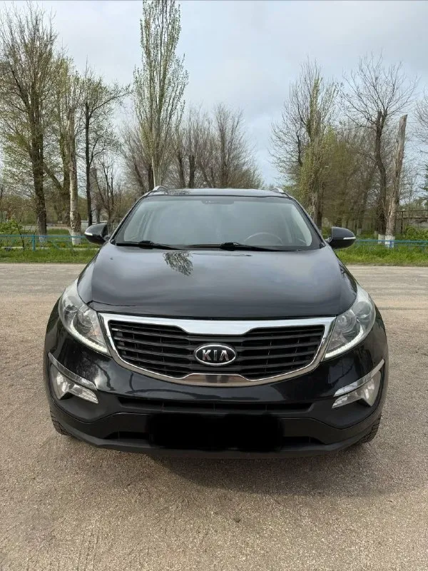 Продам kia sportage
Оригинальный пробег 179.000 км.
Двигатель 2.0 бензин 2013 года выпуска.
Привод: полный
Двигатель работает ровно, не троит, ошибок нет, акпп переключает плавно, как положено, без рывков и пинков. Климат работает, охлаждает отлично.
Комплектация: подогрев передних и задних сидений, парктроники перед/зад, климат контроль, датчик света, датчик дождя, полный элекро-пакет.
Подвеска обслуженная, из последнего: замена задних амортизаторов, перебраны задние супорта, заменены колодки, замена масла в двигателе 2000 км назад.
Родной пробег подтверждённый автотекой, хорошая история, все стекла включая лобовое оригинал, лобовое целое.
Новая летняя резина 2026 года 17 радиус ( зима шипы на сезон с головой)
Юридически чистый автомобиль. Техосмотр пройден, готова к постановке на учет
Цена 1.320.000₽
Осмотр мариуполь
Новоазовск
Тел. +79493005102 - фотография - 3