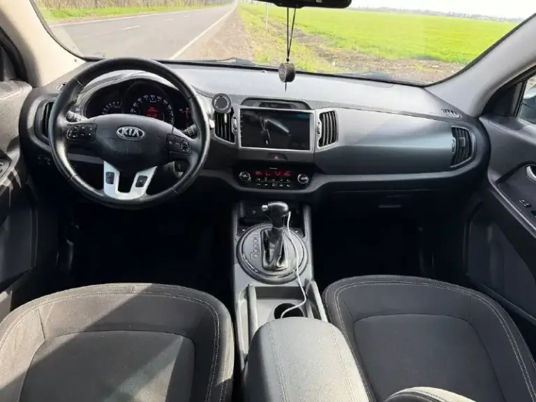 Продам kia sportage
Оригинальный пробег 179.000 км.
Двигатель 2.0 бензин 2013 года выпуска.
Привод: полный
Двигатель работает ровно, не троит, ошибок нет, акпп переключает плавно, как положено, без рывков и пинков. Климат работает, охлаждает отлично.
Комплектация: подогрев передних и задних сидений, парктроники перед/зад, климат контроль, датчик света, датчик дождя, полный элекро-пакет.
Подвеска обслуженная, из последнего: замена задних амортизаторов, перебраны задние супорта, заменены колодки, замена масла в двигателе 2000 км назад.
Родной пробег подтверждённый автотекой, хорошая история, все стекла включая лобовое оригинал, лобовое целое.
Новая летняя резина 2026 года 17 радиус ( зима шипы на сезон с головой)
Юридически чистый автомобиль. Техосмотр пройден, готова к постановке на учет
Цена 1.320.000₽
Осмотр мариуполь
Новоазовск
Тел. +79493005102 - фотография - 8