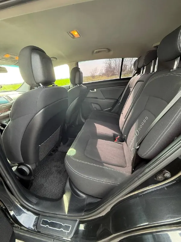 Продам kia sportage
Оригинальный пробег 179.000 км.
Двигатель 2.0 бензин 2013 года выпуска.
Привод: полный
Двигатель работает ровно, не троит, ошибок нет, акпп переключает плавно, как положено, без рывков и пинков. Климат работает, охлаждает отлично.
Комплектация: подогрев передних и задних сидений, парктроники перед/зад, климат контроль, датчик света, датчик дождя, полный элекро-пакет.
Подвеска обслуженная, из последнего: замена задних амортизаторов, перебраны задние супорта, заменены колодки, замена масла в двигателе 2000 км назад.
Родной пробег подтверждённый автотекой, хорошая история, все стекла включая лобовое оригинал, лобовое целое.
Новая летняя резина 2026 года 17 радиус ( зима шипы на сезон с головой)
Юридически чистый автомобиль. Техосмотр пройден, готова к постановке на учет
Цена 1.320.000₽
Осмотр мариуполь
Новоазовск
Тел. +79493005102 - фотография - 9