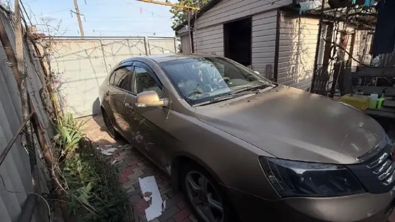 Продается geely emgrand 2011 года 1.8 мт 380.000 рублей 302.000 пробег владею почти год, я 3-ий хозяин, машина хорошая, просторная, на трассе держит отлично, но машиной нужно заниматься, а времени и средств на данный момент нет по этому и цена ниже рыночной, стоит 4 поколения и вписан в птс, поменяна выхлопная система, поменяны лямдазонты, в придачу отдам новый тормозные диски, колодки, бронепровода, катушки зажигания, упаковка моторного масла, ароматизаторы, фильтра на газ и на бензин, также воздушный фильтр, салонный фильтр и масленый фильтр, есть масложор и подтраивает, торг уместен александр +7(949)593-32-44
📞 Звоните: +7(949)5933244 - фотография - 1