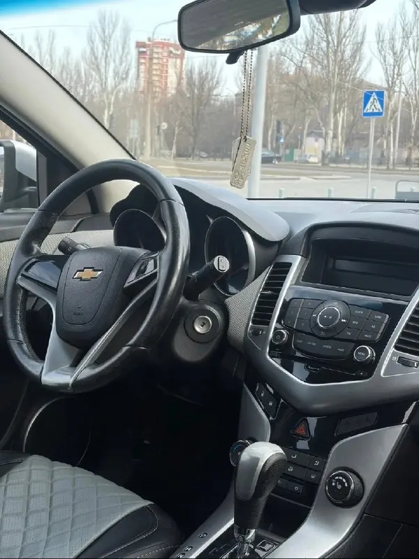 Chevrolet cruze
Год выпуска: 2012
Двигатель:1.8л. (141л. С)
Коробка автомат
Пробег 159 000
Цена 690 000
Комплектация:
4 Эл. Стеклоподъемника, abs,
Кондиционер
Корректор фар, мультируль,
Обогрев зеркал и заднего стекла,
Подогрев сидений,
Электропривод зеркал
Автомобиль в хорошем внешнем и техническом состоянии. Каких-лиюо вложений не требует. Двигатель без нареканий, работает ровно, масло не расходует, едет бодро. Была произведена замена комплекта грм с фазорегуляторами. Акпп также в хорошем состоянии, передачи переключает четко, без затупов и рывков. Ходовая часть автомобиля обслужена, посторонние звуки отсутствуют. Все работает без нареканий. Являюсь собственником транспортного средства.
Осмотр: г. Донецк
Телефон: +7 (949) 429-59-49 - фотография - 6