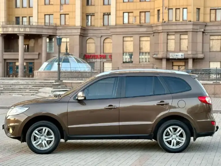 Продам авто hyundai santa fe 2.4 рейсталинг (hyundai санта фе)
Цена: 1.200.000 руб
Пробег: 180.000
Год выпуска: 2012 год
Город: донецк
Номер:
+79498515415
+79490860631(Max, telegram)
Автомобиль в отличном состояние очень надежная, семейная и практичная машина. Без подводных камней.
В таком состояние на авторынке найти тяжело.
Отличная комплектация: климат холодит, подогревы, партроноки в круг, мультируль, хорошая аудио система, камера заднего вида, датчики дождя и света, и много других интересных функций.
Работает в автомобиле всё.
Без дтп, птс оригинал, 2 хозяина, два ключа, масло не расходует, коробка идеальная, двигатель без нареканий, ходовая перебранна.
На остальные вопросы готов ответить по телефону.
📲 Tg: ⚡️
📞 Звоните: +7(949)8515415 - фотография - 6
