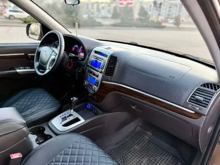 Продам авто hyundai santa fe 2.4 рейсталинг (hyundai санта фе)
Цена: 1.200.000 руб
Пробег: 180.000
Год выпуска: 2012 год
Город: донецк
Номер:
+79498515415
+79490860631(Max, telegram)
Автомобиль в отличном состояние очень надежная, семейная и практичная машина. Без подводных камней.
В таком состояние на авторынке найти тяжело.
Отличная комплектация: климат холодит, подогревы, партроноки в круг, мультируль, хорошая аудио система, камера заднего вида, датчики дождя и света, и много других интересных функций.
Работает в автомобиле всё.
Без дтп, птс оригинал, 2 хозяина, два ключа, масло не расходует, коробка идеальная, двигатель без нареканий, ходовая перебранна.
На остальные вопросы готов ответить по телефону.
📲 Tg: ⚡️
📞 Звоните: +7(949)8515415 - фотография - 9