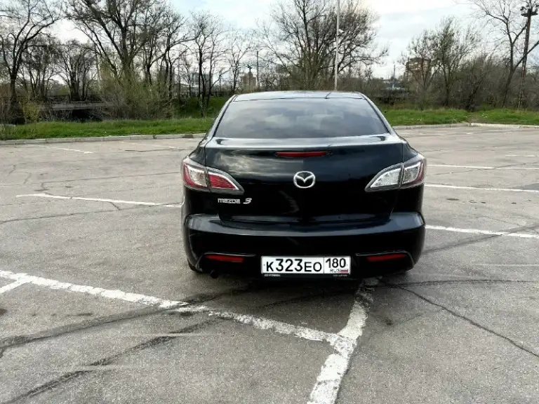 Mazda 3 bl 2010 год мотор 1.6 (105 сил), пробег настоящий 262, личный автомобиль. Передний привод. Двигатель работает без каких либо шумов. Коробка обслужена, заменено сцепление от предыдущего хозяина (прошла 24000), кузов в хорошем состоянии. Дно и пороги родные, есть видео до того как пескоструили и наносили антикор, все полости в дверях и тд, тоже обработаны. Хорошая акустика, подогревы сидений, регулировка зеркал и складывание. Фары заменены полностью, стоит оптика калиброванная и заводские галогены. Руль перешит на кожу (ручная заказная работа). Ходовка перебрана, звуков посторонних нет, до сих пор пыльники новые. Заменены колодки и блины, новый аккум, заменены все жидкости и масла даже в руле. Цена 750 к, торг приветствуется, осмотр макеевка-донецк +79494109596
📞 Звоните: +7(949)4109596 - фотография - 5