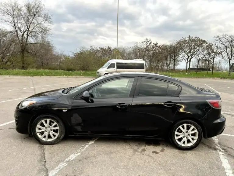Mazda 3 bl 2010 год мотор 1.6 (105 сил), пробег настоящий 262, личный автомобиль. Передний привод. Двигатель работает без каких либо шумов. Коробка обслужена, заменено сцепление от предыдущего хозяина (прошла 24000), кузов в хорошем состоянии. Дно и пороги родные, есть видео до того как пескоструили и наносили антикор, все полости в дверях и тд, тоже обработаны. Хорошая акустика, подогревы сидений, регулировка зеркал и складывание. Фары заменены полностью, стоит оптика калиброванная и заводские галогены. Руль перешит на кожу (ручная заказная работа). Ходовка перебрана, звуков посторонних нет, до сих пор пыльники новые. Заменены колодки и блины, новый аккум, заменены все жидкости и масла даже в руле. Цена 750 к, торг приветствуется, осмотр макеевка-донецк +79494109596
📞 Звоните: +7(949)4109596 - фотография - 6