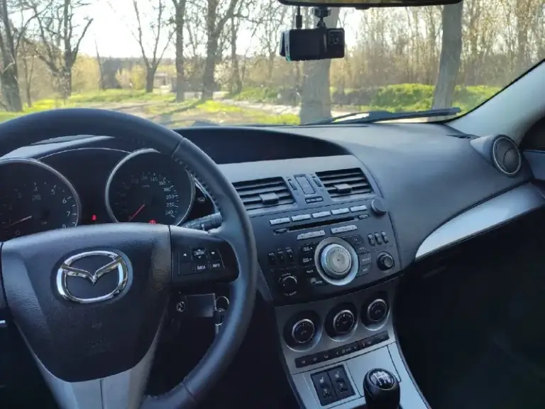 Mazda 3 bl 2010 год мотор 1.6 (105 сил), пробег настоящий 262, личный автомобиль. Передний привод. Двигатель работает без каких либо шумов. Коробка обслужена, заменено сцепление от предыдущего хозяина (прошла 24000), кузов в хорошем состоянии. Дно и пороги родные, есть видео до того как пескоструили и наносили антикор, все полости в дверях и тд, тоже обработаны. Хорошая акустика, подогревы сидений, регулировка зеркал и складывание. Фары заменены полностью, стоит оптика калиброванная и заводские галогены. Руль перешит на кожу (ручная заказная работа). Ходовка перебрана, звуков посторонних нет, до сих пор пыльники новые. Заменены колодки и блины, новый аккум, заменены все жидкости и масла даже в руле. Цена 750 к, торг приветствуется, осмотр макеевка-донецк +79494109596
📞 Звоните: +7(949)4109596 - фотография - 8