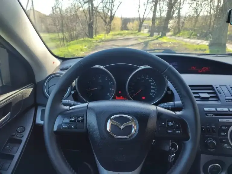 Mazda 3 bl 2010 год мотор 1.6 (105 сил), пробег настоящий 262, личный автомобиль. Передний привод. Двигатель работает без каких либо шумов. Коробка обслужена, заменено сцепление от предыдущего хозяина (прошла 24000), кузов в хорошем состоянии. Дно и пороги родные, есть видео до того как пескоструили и наносили антикор, все полости в дверях и тд, тоже обработаны. Хорошая акустика, подогревы сидений, регулировка зеркал и складывание. Фары заменены полностью, стоит оптика калиброванная и заводские галогены. Руль перешит на кожу (ручная заказная работа). Ходовка перебрана, звуков посторонних нет, до сих пор пыльники новые. Заменены колодки и блины, новый аккум, заменены все жидкости и масла даже в руле. Цена 750 к, торг приветствуется, осмотр макеевка-донецк +79494109596
📞 Звоните: +7(949)4109596 - фотография - 9