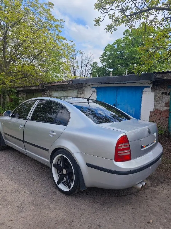 Продам skoda superb 2006 года выпуска.
Пробег: 250 тысяч.
1 8 T.
Установлен газ пропан.
Размер колес: r 19
Стоит хорошая музыка.
Автомобиль ездит каждый день, по технической части все исправно.
Двигатель масло не берет, не дымит.
Сидения стоят с volkswagen cc.
Цена: 750 тысяч.
Максим.
+79494316045
Макеевка
📲 Tg: @wixizez
📞 Звоните: +7(949)4316045 - фотография - 2