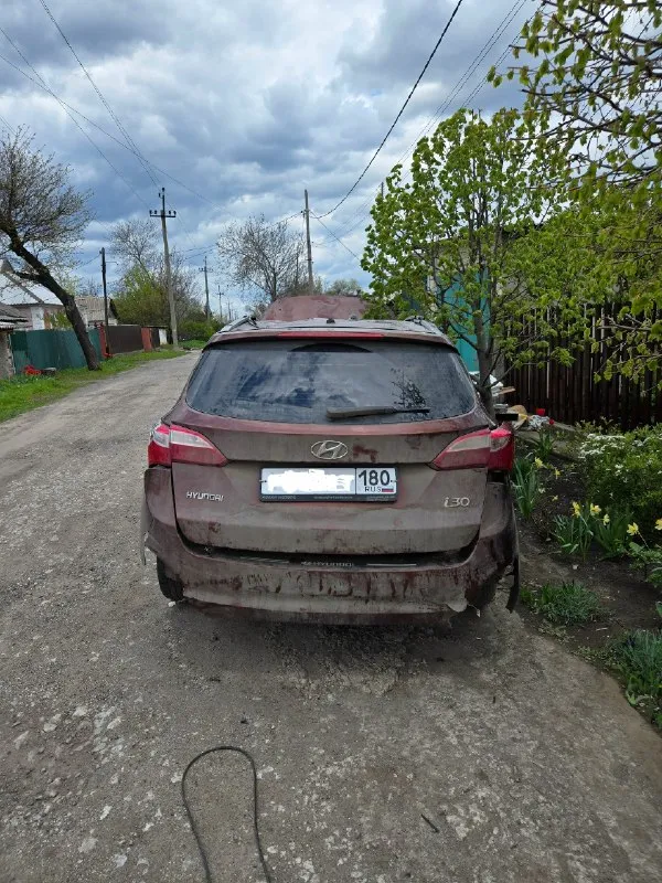 Продаётся hyundai i30, 2013 год, двигатель 1.6, коробка автомат 6‑ступенчатый, пробег 238 582 км. Автомобиль получил повреждения в результате обстрела, но остался на ходу: -двигатель запускается; -коробка передач в рабочем состоянии; -ходовая не пострадала; -требуется восстановление кузова и салона (детали повреждений на фото). Юридически автомобиль чистый, документы в порядке. Отлично подойдёт как вариант под восстановление. Осмотр и продажа — г. Макеевка, район тц галактика. Стоимость - 300 000 руб. +7 949 380 75 78
📞 Звоните: +7(949)3807578 - фотография - 1