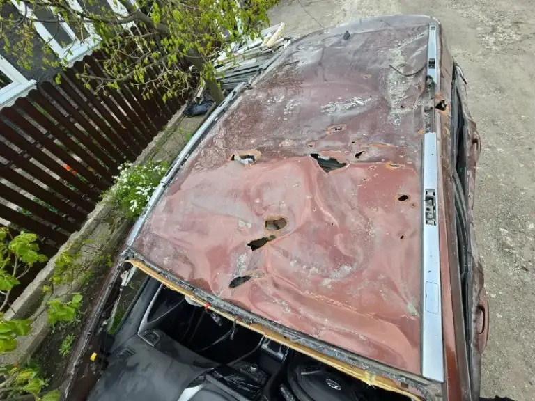 Продаётся hyundai i30, 2013 год, двигатель 1.6, коробка автомат 6‑ступенчатый, пробег 238 582 км. Автомобиль получил повреждения в результате обстрела, но остался на ходу: -двигатель запускается; -коробка передач в рабочем состоянии; -ходовая не пострадала; -требуется восстановление кузова и салона (детали повреждений на фото). Юридически автомобиль чистый, документы в порядке. Отлично подойдёт как вариант под восстановление. Осмотр и продажа — г. Макеевка, район тц галактика. Стоимость - 300 000 руб. +7 949 380 75 78
📞 Звоните: +7(949)3807578 - фотография - 3
