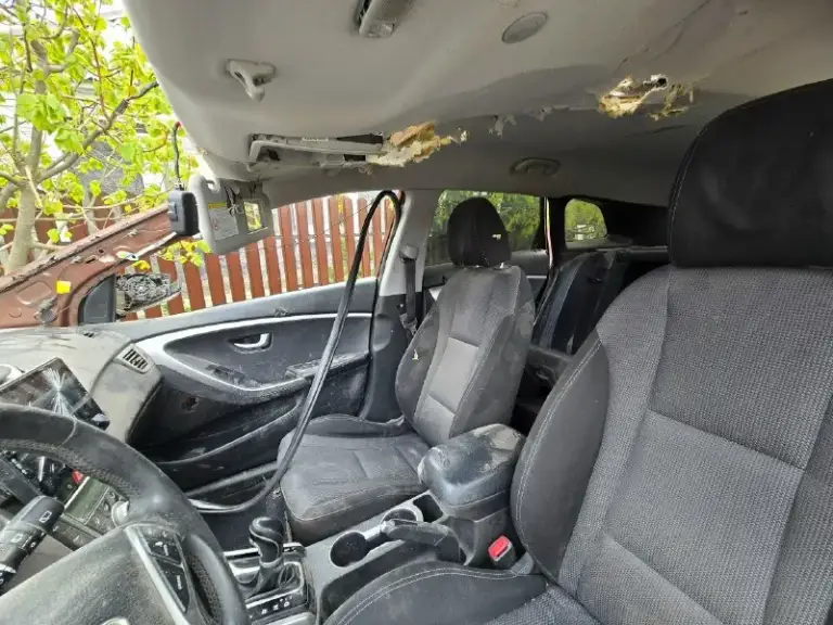 Продаётся hyundai i30, 2013 год, двигатель 1.6, коробка автомат 6‑ступенчатый, пробег 238 582 км. Автомобиль получил повреждения в результате обстрела, но остался на ходу: -двигатель запускается; -коробка передач в рабочем состоянии; -ходовая не пострадала; -требуется восстановление кузова и салона (детали повреждений на фото). Юридически автомобиль чистый, документы в порядке. Отлично подойдёт как вариант под восстановление. Осмотр и продажа — г. Макеевка, район тц галактика. Стоимость - 300 000 руб. +7 949 380 75 78
📞 Звоните: +7(949)3807578 - фотография - 7