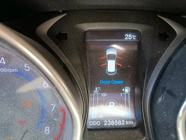 Продаётся hyundai i30, 2013 год, двигатель 1.6, коробка автомат 6‑ступенчатый, пробег 238 582 км. Автомобиль получил повреждения в результате обстрела, но остался на ходу: -двигатель запускается; -коробка передач в рабочем состоянии; -ходовая не пострадала; -требуется восстановление кузова и салона (детали повреждений на фото). Юридически автомобиль чистый, документы в порядке. Отлично подойдёт как вариант под восстановление. Осмотр и продажа — г. Макеевка, район тц галактика. Стоимость - 300 000 руб. +7 949 380 75 78
📞 Звоните: +7(949)3807578 - фотография - 9