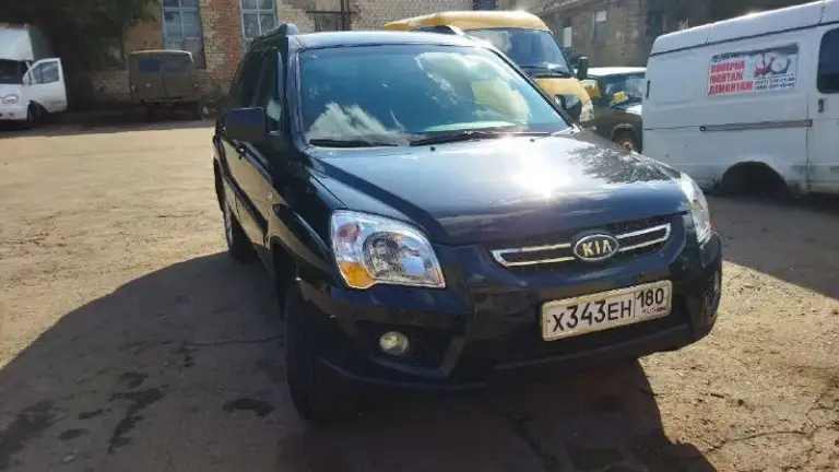 Продам  kia sportage 2010г. В. , пробег 140000км, двигатель 2.0 бензин, механическая коробка передач, передний привод, климат- контроль, подогрев сидений, электро регулировка зеркал, электро-стеклоподъёмники, парктроник, штатная музыка, не перекрашивалась не одна деталь, комплект зимней резины. Цена 900000₽, торг, возможен обмен. Автомобиль находится в донецке. Тел. +79598013913 - фотография - 1