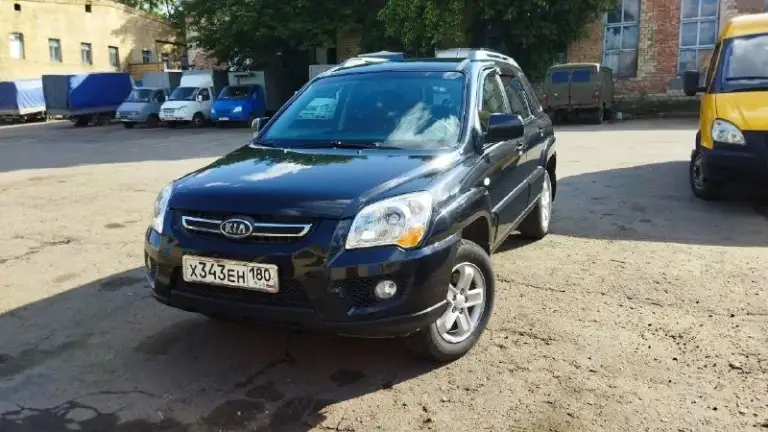 Продам  kia sportage 2010г. В. , пробег 140000км, двигатель 2.0 бензин, механическая коробка передач, передний привод, климат- контроль, подогрев сидений, электро регулировка зеркал, электро-стеклоподъёмники, парктроник, штатная музыка, не перекрашивалась не одна деталь, комплект зимней резины. Цена 900000₽, торг, возможен обмен. Автомобиль находится в донецке. Тел. +79598013913 - фотография - 2