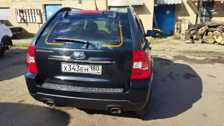 Продам  kia sportage 2010г. В. , пробег 140000км, двигатель 2.0 бензин, механическая коробка передач, передний привод, климат- контроль, подогрев сидений, электро регулировка зеркал, электро-стеклоподъёмники, парктроник, штатная музыка, не перекрашивалась не одна деталь, комплект зимней резины. Цена 900000₽, торг, возможен обмен. Автомобиль находится в донецке. Тел. +79598013913 - фотография - 6
