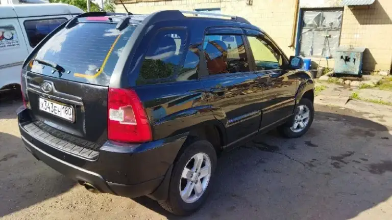 Продам  kia sportage 2010г. В. , пробег 140000км, двигатель 2.0 бензин, механическая коробка передач, передний привод, климат- контроль, подогрев сидений, электро регулировка зеркал, электро-стеклоподъёмники, парктроник, штатная музыка, не перекрашивалась не одна деталь, комплект зимней резины. Цена 900000₽, торг, возможен обмен. Автомобиль находится в донецке. Тел. +79598013913 - фотография - 7