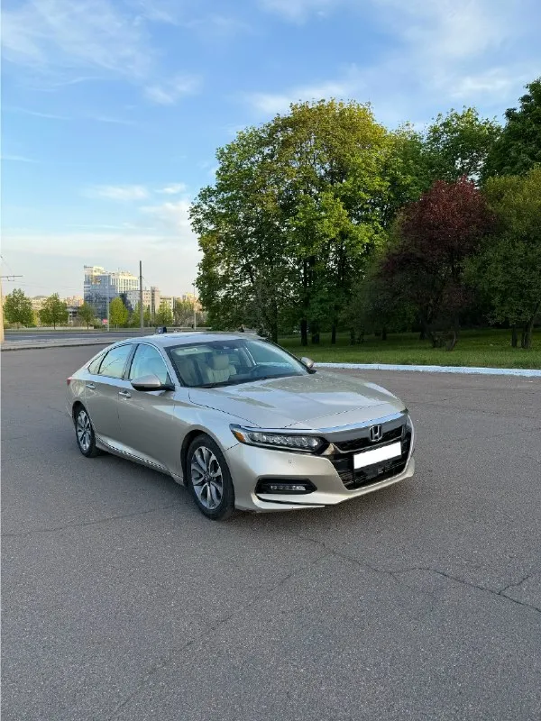 Honda accord x 2018 ✅ 1.5t бензин (192 л. С. ) 108 тысяч оригинального пробега, любые проверки птс оригинал, 1 хозяин в рф, юридически чистая все стекла в том числе лобовое оригинал! Так же фары, фонари! Два комплекта колес. Обслуживалась только на мир honda. За последний год в машину вложено: передняя подвеска (сайлетблоки нижних рычагов, стойки стабилизатора), частично заменено масло в вариаторе с фильтром, прокладка клапанной крышки (болячка этих авто). Масло в двигателе заменено 1.000 км назад. Технически идеальное состояние, любые проверки приветствуют. Очень жирная комплектация (touring) - есть обдув сидений, подогрев передних и задних сидений, проекция, carplay и android auto, адаптивный круиз контроль. В целом, очень бодрая и живая машина, будет ездить и ездить. Есть мелкие косячки по кузову, на них уступлю. Донецк 1.850.000 торг +7-949-008-20-60
📞 Звоните: +7(949)0082060 - фотография - 2