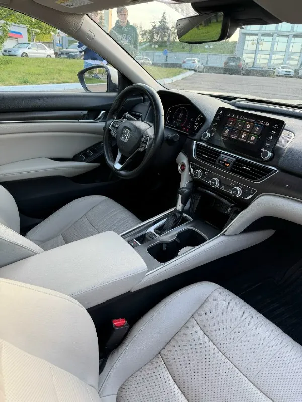 Honda accord x 2018 ✅ 1.5t бензин (192 л. С. ) 108 тысяч оригинального пробега, любые проверки птс оригинал, 1 хозяин в рф, юридически чистая все стекла в том числе лобовое оригинал! Так же фары, фонари! Два комплекта колес. Обслуживалась только на мир honda. За последний год в машину вложено: передняя подвеска (сайлетблоки нижних рычагов, стойки стабилизатора), частично заменено масло в вариаторе с фильтром, прокладка клапанной крышки (болячка этих авто). Масло в двигателе заменено 1.000 км назад. Технически идеальное состояние, любые проверки приветствуют. Очень жирная комплектация (touring) - есть обдув сидений, подогрев передних и задних сидений, проекция, carplay и android auto, адаптивный круиз контроль. В целом, очень бодрая и живая машина, будет ездить и ездить. Есть мелкие косячки по кузову, на них уступлю. Донецк 1.850.000 торг +7-949-008-20-60
📞 Звоните: +7(949)0082060 - фотография - 7