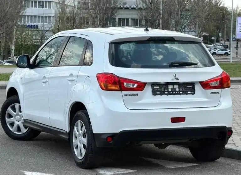 Продам mitsubishi asx рестайлинг
Год выпуска:2015
Объём двигателя:1.6.v16
Кпп механическая
Родной пробег:114.000 км
Один собственник, девушка.

Автомобиль в родном окрасе!
Состояние кузова идеальное
Рыжиков, корозии и прочих нюансов нет
Все технические обслуживание проводились исключительно у официального дилера, с соблюдением всех сроков. Авто в идеальном состоянии как технически, так и визуально.
Авто без вложений и нюансов !

Комплектация:
Бортовой компьютер,
Подогрев сидений,4 стеклоподъемника, кондиционер, электро зеркала, противотуманные фары, камера заднего вида, подогрев стекл, abs esp, aux bluetooth, полный комплект ключей и много чего прочего для комфортного вождения, очень комфортабельный кроссовер, с идеальным сочетанием механической коробкой передач и цепным двигателем 1.6 с большим ресурсом,
По документам любой вид оформления

Цена:1.020.000

Г. Донецк

Номер телефона:
+7949-126-88-71 - фотография - 3