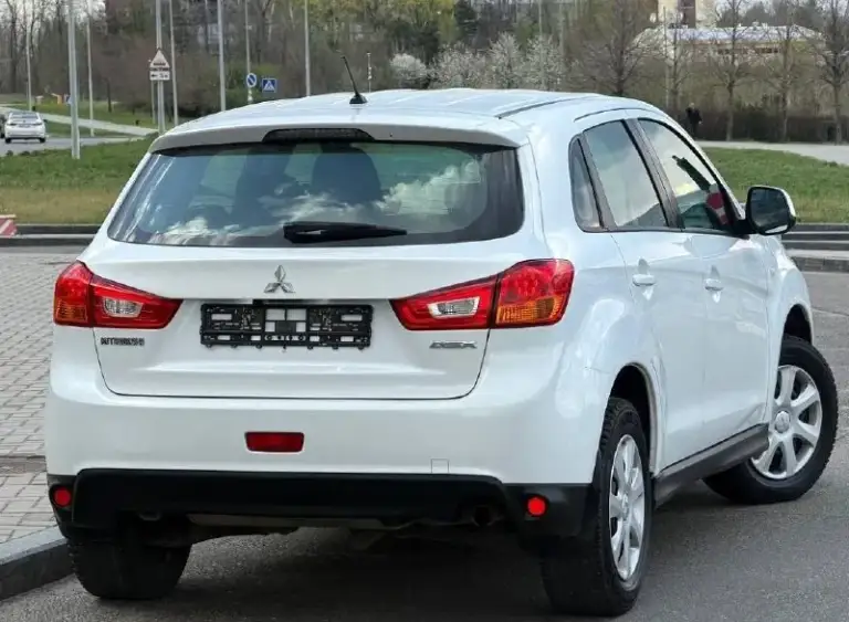 Продам mitsubishi asx рестайлинг
Год выпуска:2015
Объём двигателя:1.6.v16
Кпп механическая
Родной пробег:114.000 км
Один собственник, девушка.

Автомобиль в родном окрасе!
Состояние кузова идеальное
Рыжиков, корозии и прочих нюансов нет
Все технические обслуживание проводились исключительно у официального дилера, с соблюдением всех сроков. Авто в идеальном состоянии как технически, так и визуально.
Авто без вложений и нюансов !

Комплектация:
Бортовой компьютер,
Подогрев сидений,4 стеклоподъемника, кондиционер, электро зеркала, противотуманные фары, камера заднего вида, подогрев стекл, abs esp, aux bluetooth, полный комплект ключей и много чего прочего для комфортного вождения, очень комфортабельный кроссовер, с идеальным сочетанием механической коробкой передач и цепным двигателем 1.6 с большим ресурсом,
По документам любой вид оформления

Цена:1.020.000

Г. Донецк

Номер телефона:
+7949-126-88-71 - фотография - 4