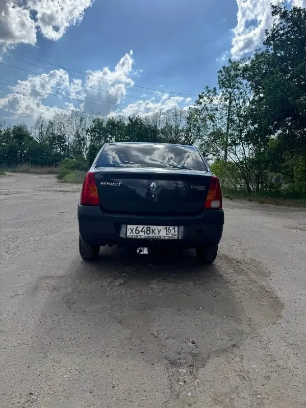 Продам renault logan 2007 года. Автомобиль в исправном состоянии, без дтп. Двигатель 1.4 в хорошем состоянии, масло не расходует и не дымит. Кпп переключает четко. Ходовая без посторонних шумов. Автомобиль срочных вложений не требует. Комплектация кондиционер (работает), гидроусилитель руля, подушка безопасности. Пробег 167 тыс. Техосмотр пройден. Территориально город горловка. Цена 390 000 руб. Тел +79495378177 - фотография - 4