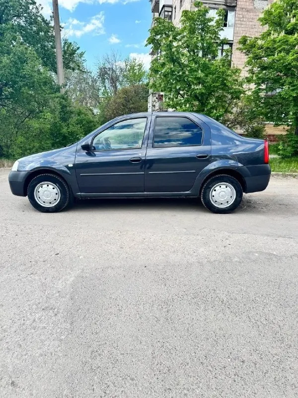 Продам renault logan 2007 года. Автомобиль в исправном состоянии, без дтп. Двигатель 1.4 в хорошем состоянии, масло не расходует и не дымит. Кпп переключает четко. Ходовая без посторонних шумов. Автомобиль срочных вложений не требует. Комплектация кондиционер (работает), гидроусилитель руля, подушка безопасности. Пробег 167 тыс. Техосмотр пройден. Территориально город горловка. Цена 390 000 руб. Тел +79495378177 - фотография - 5