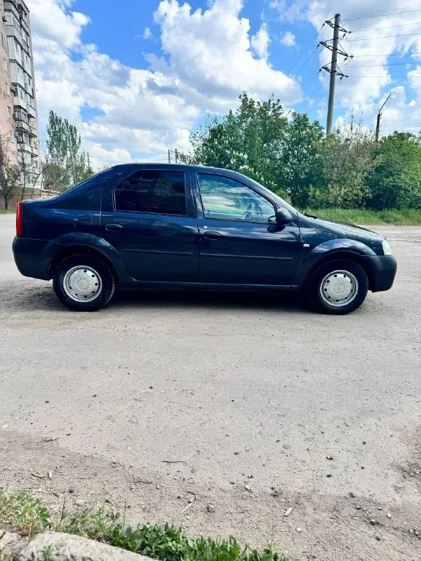 Продам renault logan 2007 года. Автомобиль в исправном состоянии, без дтп. Двигатель 1.4 в хорошем состоянии, масло не расходует и не дымит. Кпп переключает четко. Ходовая без посторонних шумов. Автомобиль срочных вложений не требует. Комплектация кондиционер (работает), гидроусилитель руля, подушка безопасности. Пробег 167 тыс. Техосмотр пройден. Территориально город горловка. Цена 390 000 руб. Тел +79495378177 - фотография - 6